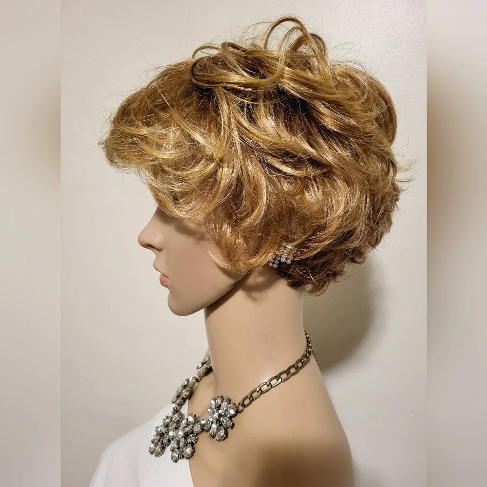 Golden Blonde Short Wig - Picture 3 of 7
